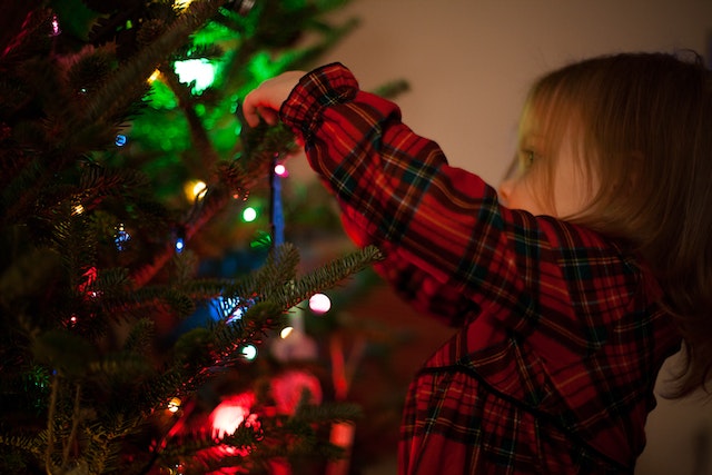 artificial-tree-using-ceramic-stars-with-a-dose-of-diy