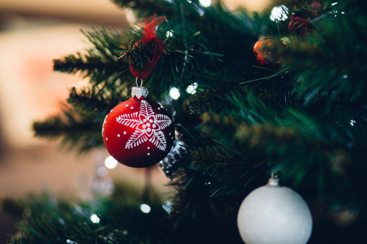 Why a Blue Christmas Tree with LED Lights Can Help during Medication Management and Therapy